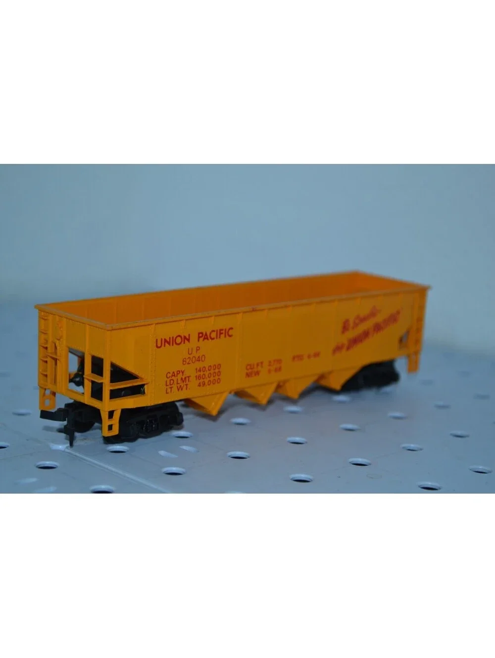 Tyco Ho Scale #344E Union Pacific 4-Bay Hopper U.P. #62040 Train Car